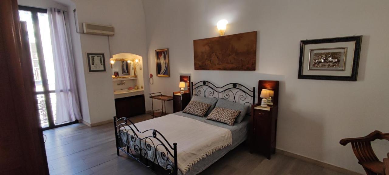 Very Central Apartment, By Shops, Bars, Restaurants Bari Ngoại thất bức ảnh