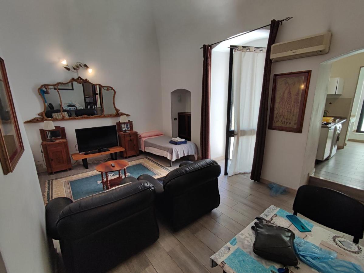 Very Central Apartment, By Shops, Bars, Restaurants Bari Ngoại thất bức ảnh